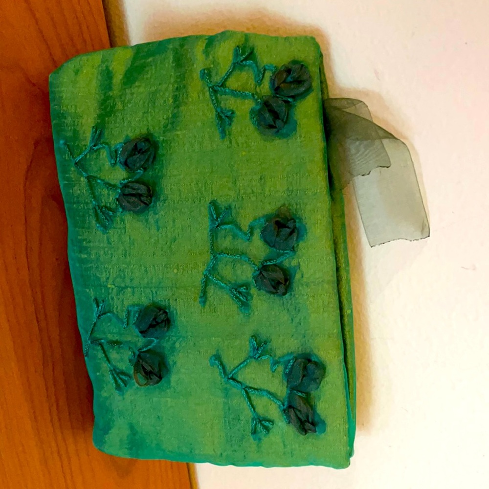 Kazuyo Nakano green cosmetic pouch or evening bag